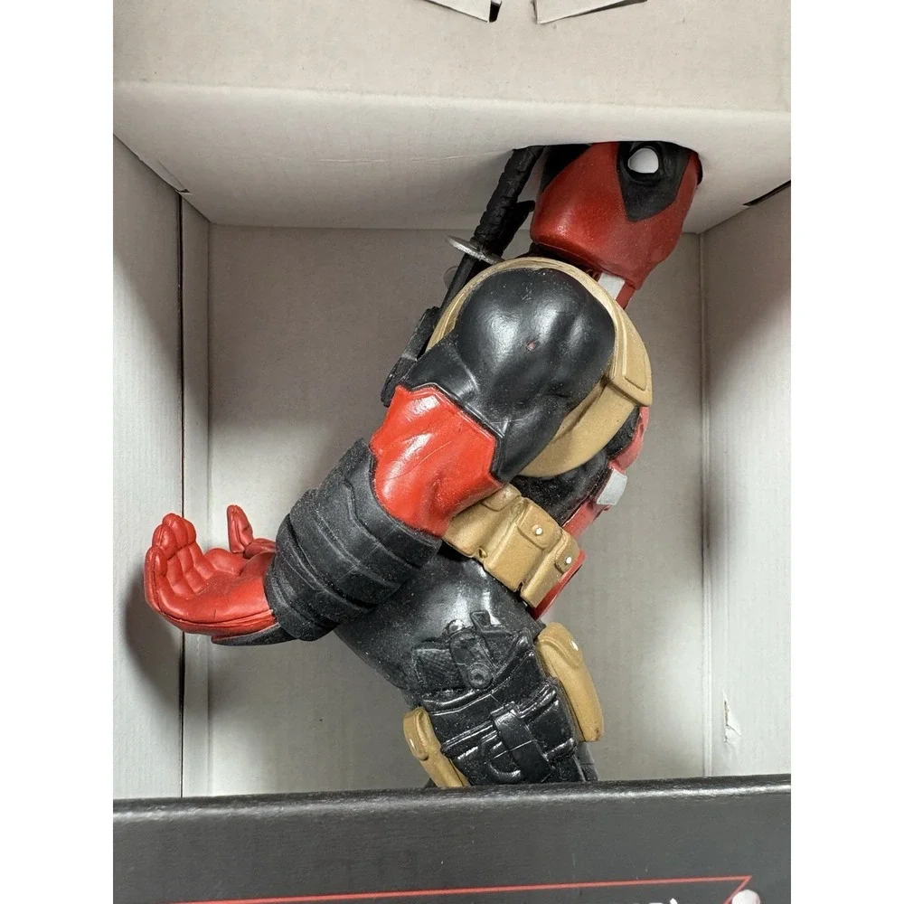 Cable Guys Marvel Deadpool Bringing Up The Rear Phone Controller Holder w/ Box